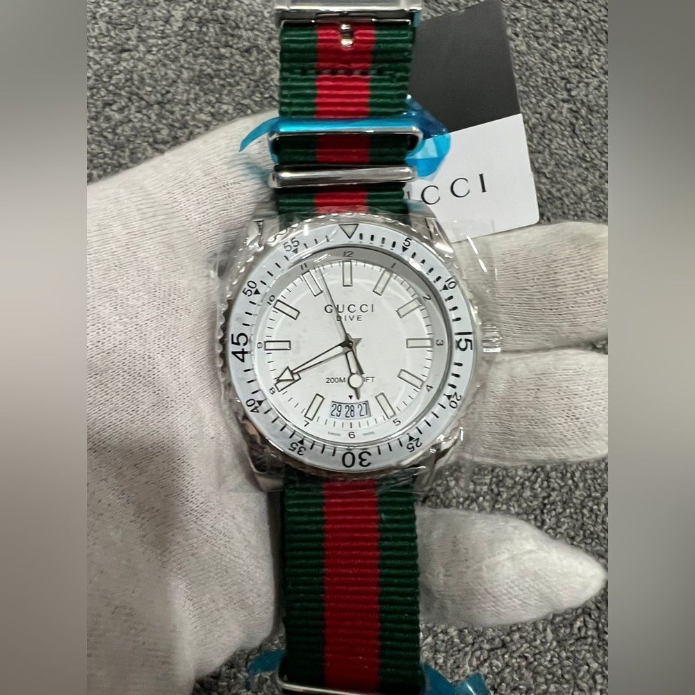 New Green & Red Gucci Watch - Picture 2 of 9